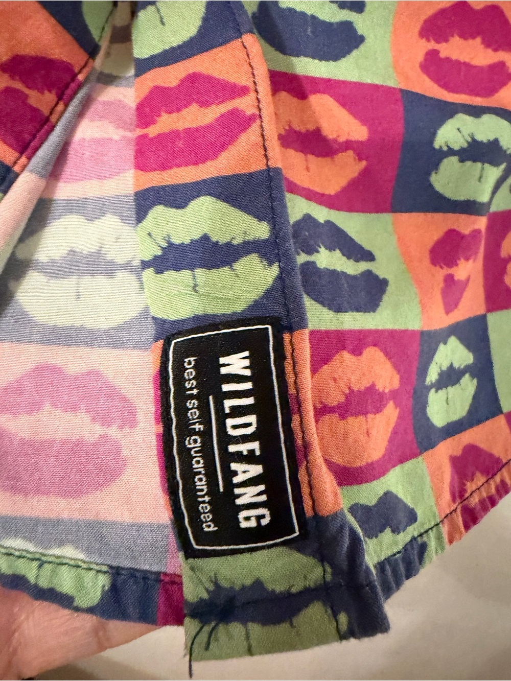 Wildfang Short-Sleeve Lips Button-Up Shirt Sz L - Picture 3 of 11